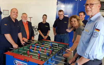 THW-Ortsverband Koblenz erhält durch Spende einen neuen Tisch-Kicker