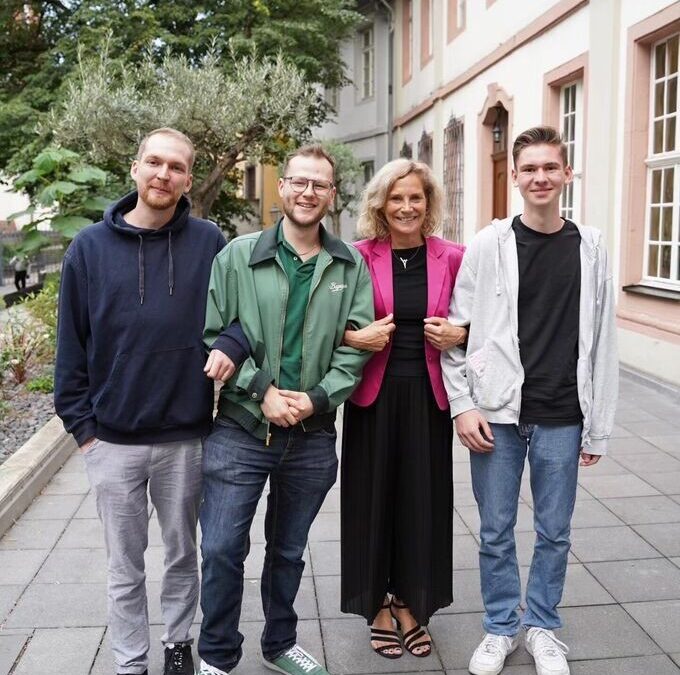 Von Quiz bis Diskussion: Politik für junge Leute zum Mitmachen